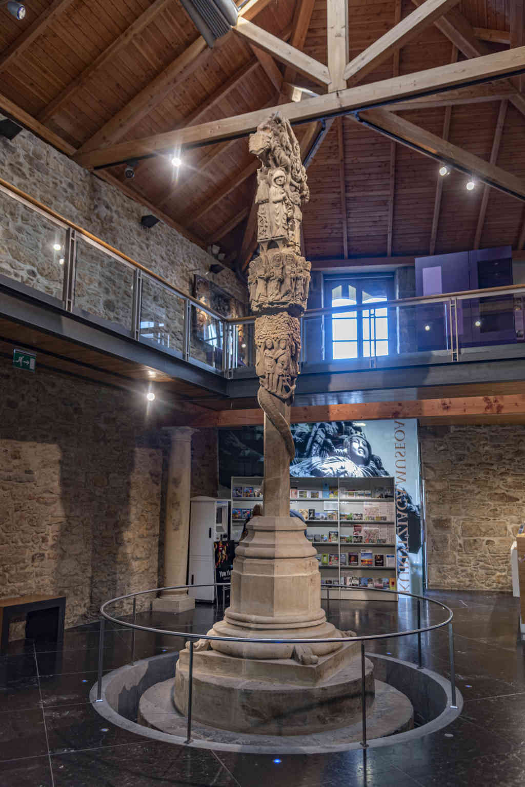 Vizcaya - Durango 39 - museo Kurutzesantu - Cruz de Kurutziaga.jpg